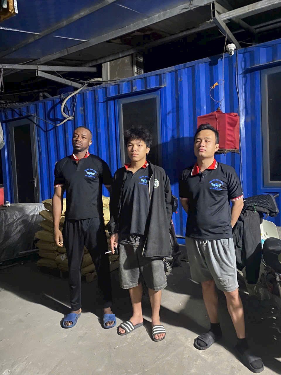 Dịch vụ bốc xếp Long Biên – Bốc Xếp Minh Vương